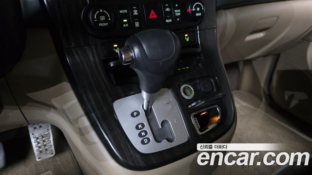 Kia Canival 2011 — photo 9