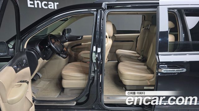 Kia Canival 2011 — photo 17
