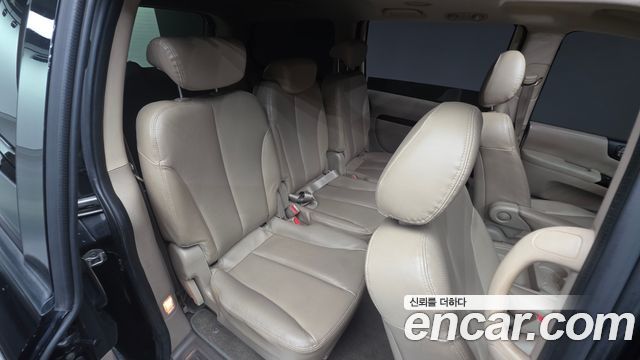 Kia Canival 2011 — photo 18