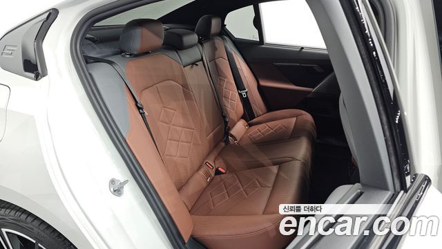 BMW 5-Series 2025 — photo 17