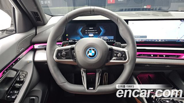 BMW 5-Series 2025 — photo 19