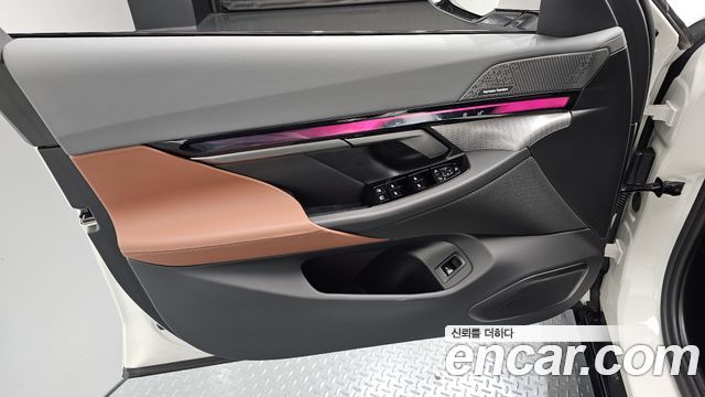 BMW 5-Series 2025 — photo 14