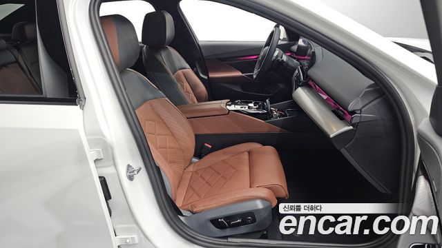 BMW 5-Series 2025 — photo 16