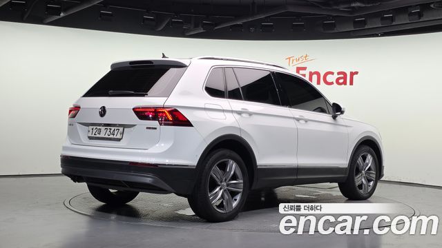 Volkswagen Tiguan 2018 — photo 2