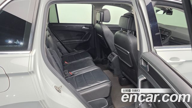 Volkswagen Tiguan 2018 — photo 12