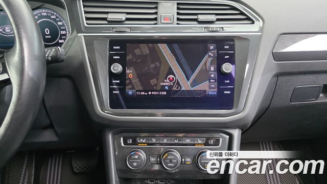 Volkswagen Tiguan 2018 — photo 14