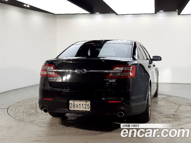 Ford Taurus 2013 — photo 3