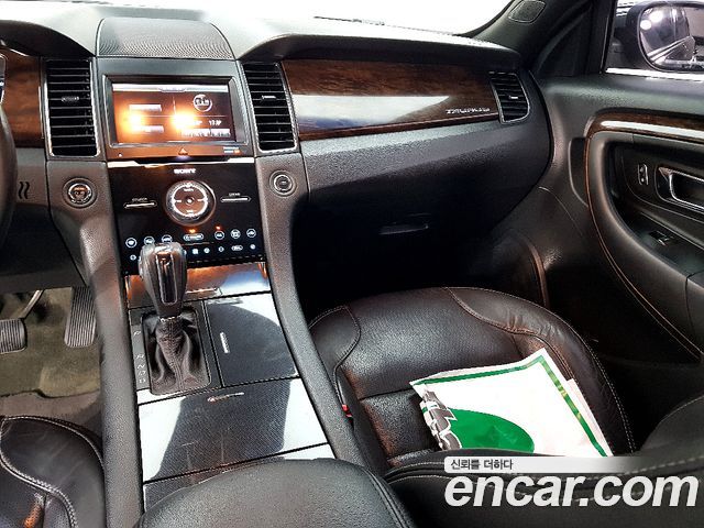 Ford Taurus 2013 — photo 10