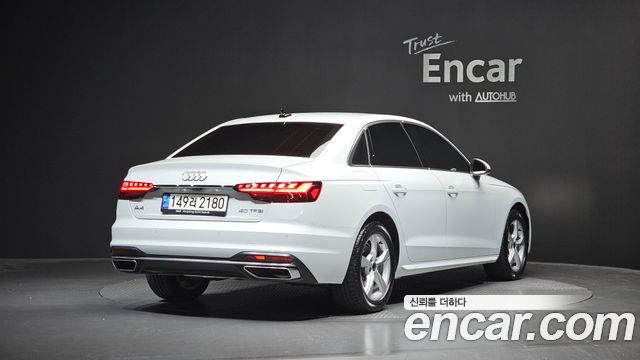 Audi A4 2022 — photo 2