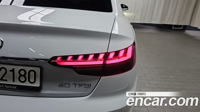 Audi A4 2022 — photo 9