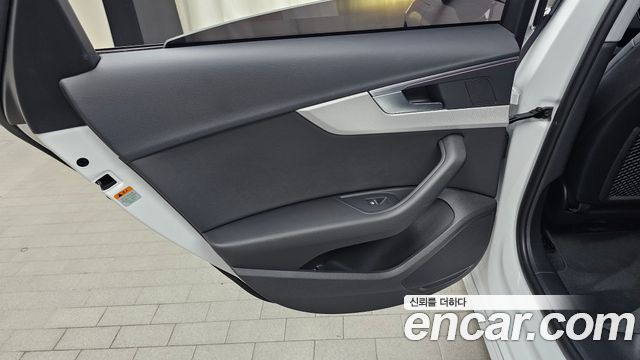 Audi A4 2022 — photo 15