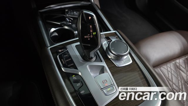BMW 7-Series 2020 — photo 12