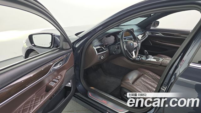 BMW 7-Series 2020 — photo 13