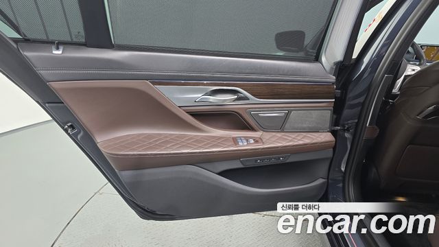 BMW 7-Series 2020 — photo 15