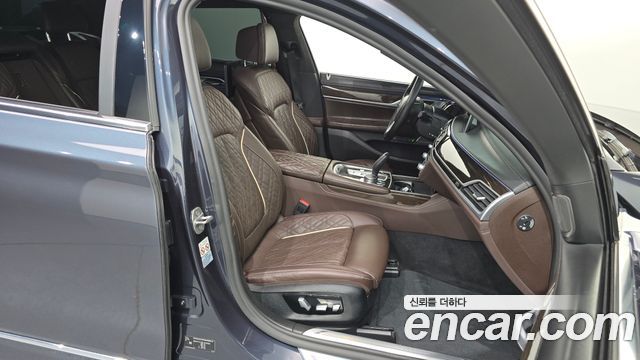 BMW 7-Series 2020 — photo 16