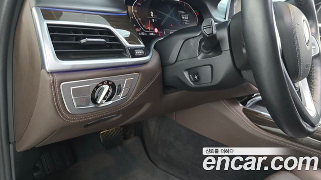 BMW 7-Series 2020 — photo 28