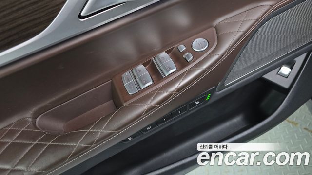 BMW 7-Series 2020 — photo 30