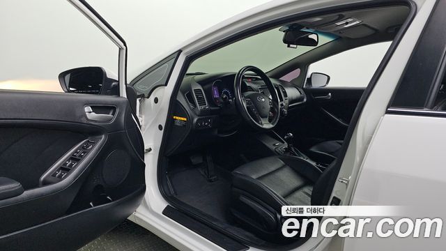 Kia K3 2014 — photo 10