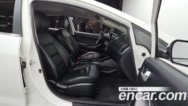 Kia K3 2014 — photo 12