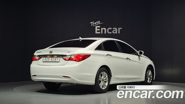 Hyundai Sonata 2010 — photo 2