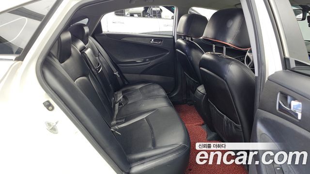 Hyundai Sonata 2010 — photo 12