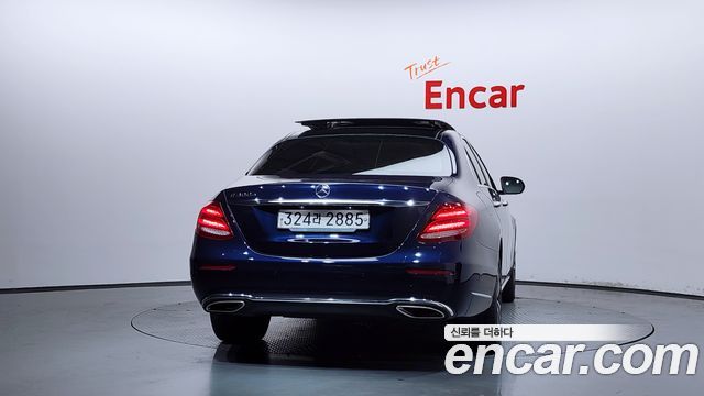 Mercedes-Benz E-Class 2019 — photo 4