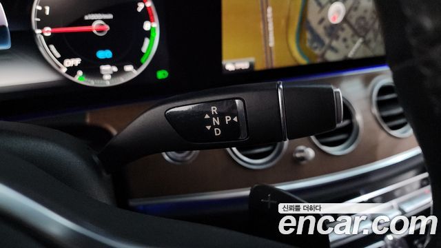 Mercedes-Benz E-Class 2019 — photo 9
