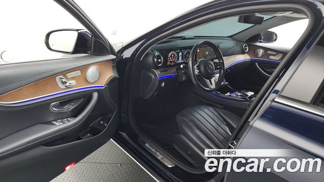 Mercedes-Benz E-Class 2019 — photo 10