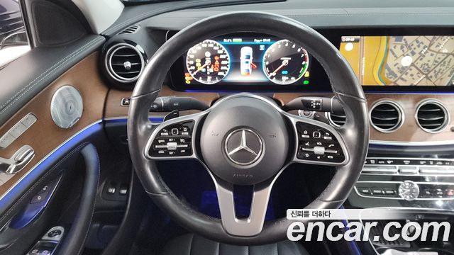 Mercedes-Benz E-Class 2019 — photo 13