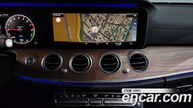 Mercedes-Benz E-Class 2019 — photo 14