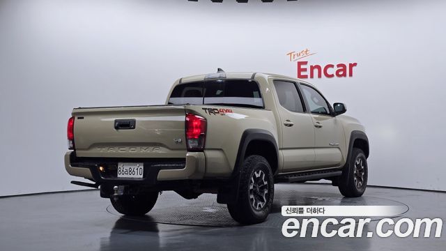 Toyota Tacoma 2017 — photo 2