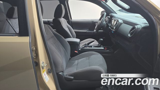 Toyota Tacoma 2017 — photo 17