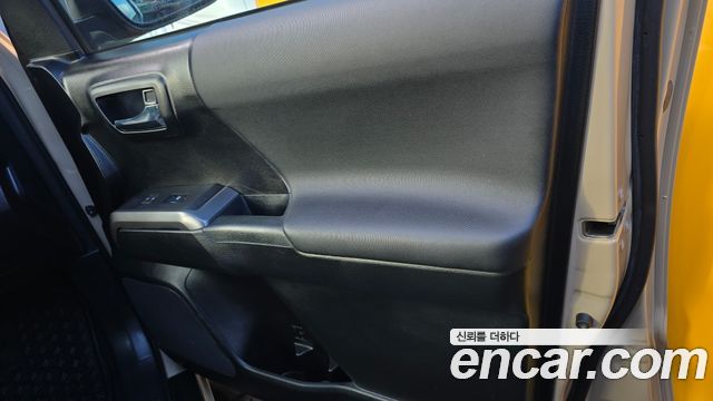 Toyota Tacoma 2017 — photo 14