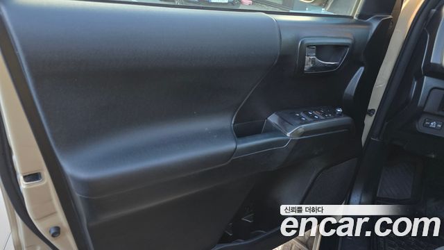 Toyota Tacoma 2017 — photo 15