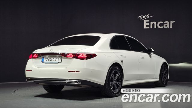 Mercedes-Benz E-Class 2026 — photo 2