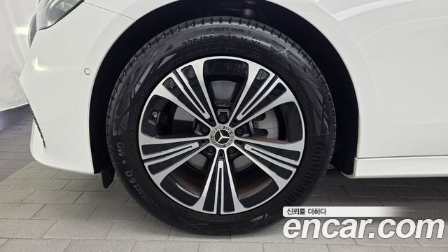 Mercedes-Benz E-Class 2026 — photo 5