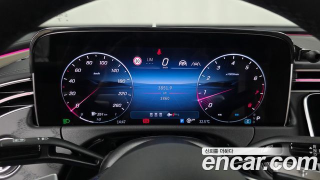 Mercedes-Benz E-Class 2026 — photo 11