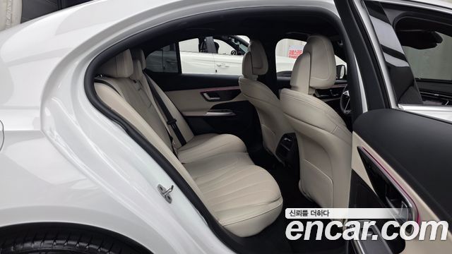 Mercedes-Benz E-Class 2026 — photo 18