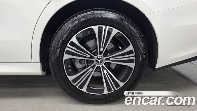 Mercedes-Benz E-Class 2026 — photo 7