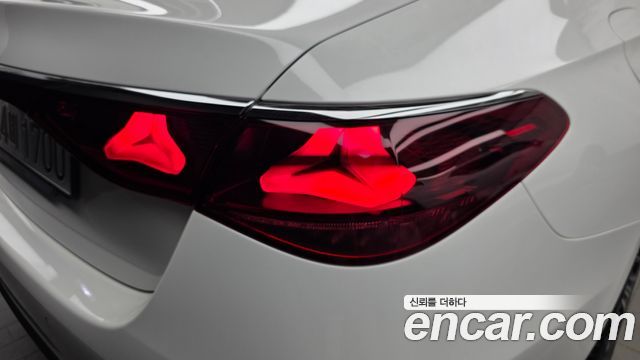 Mercedes-Benz E-Class 2026 — photo 9