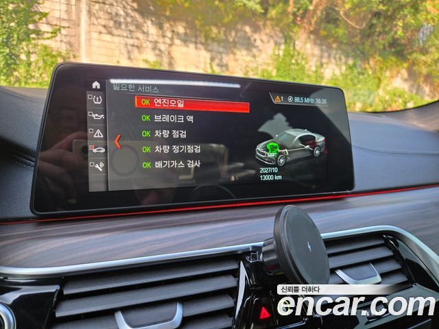 BMW 5-Series 2018 — photo 10