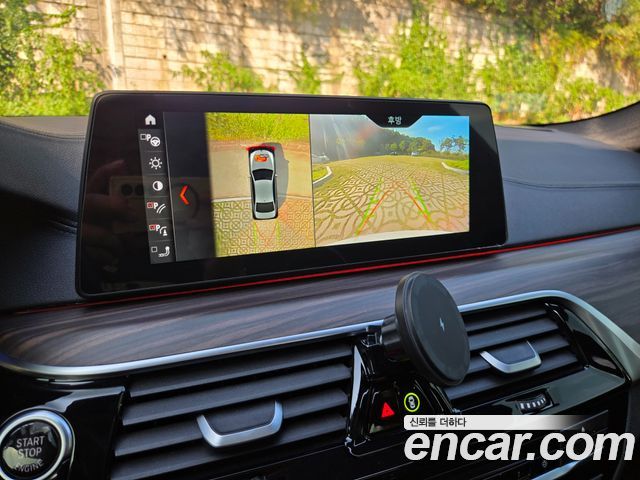 BMW 5-Series 2018 — photo 11