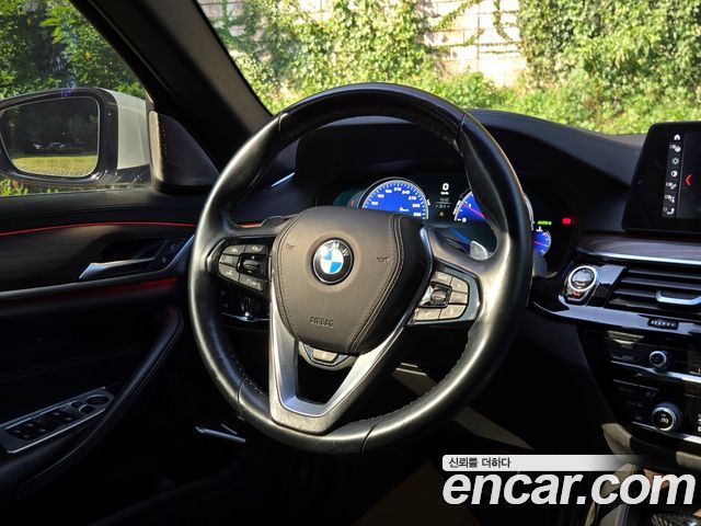 BMW 5-Series 2018 — photo 14