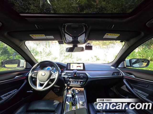 BMW 5-Series 2018 — photo 15