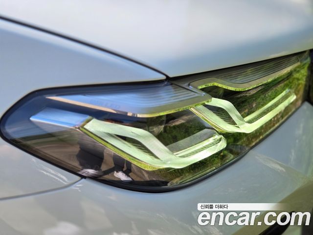 BMW 5-Series 2018 — photo 17