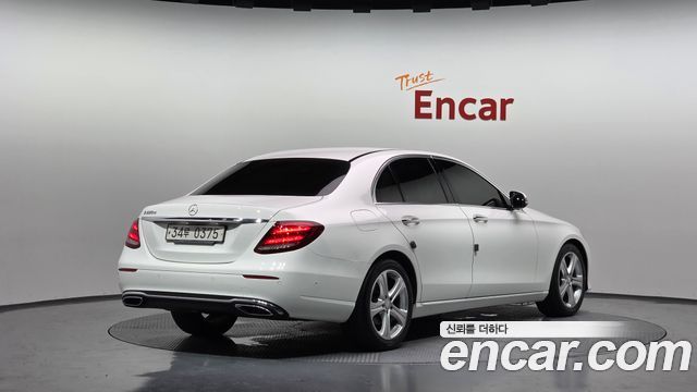 Mercedes-Benz E-Class 2017 — photo 2