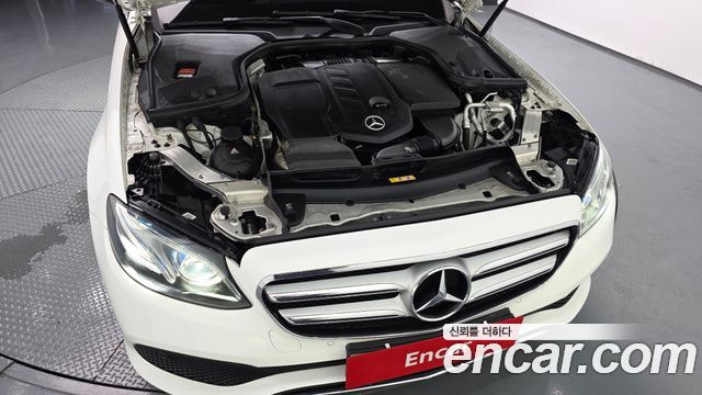 Mercedes-Benz E-Class 2017 — photo 6