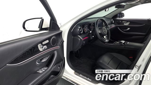 Mercedes-Benz E-Class 2017 — photo 10