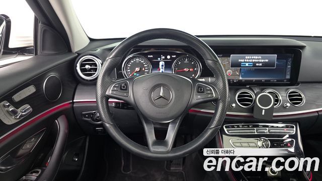 Mercedes-Benz E-Class 2017 — photo 13