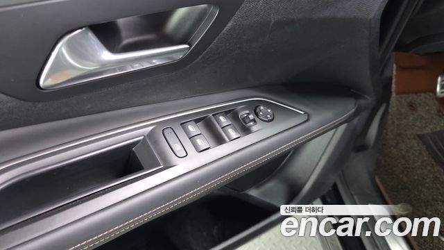 Peugeot 3008 2018 — photo 24
